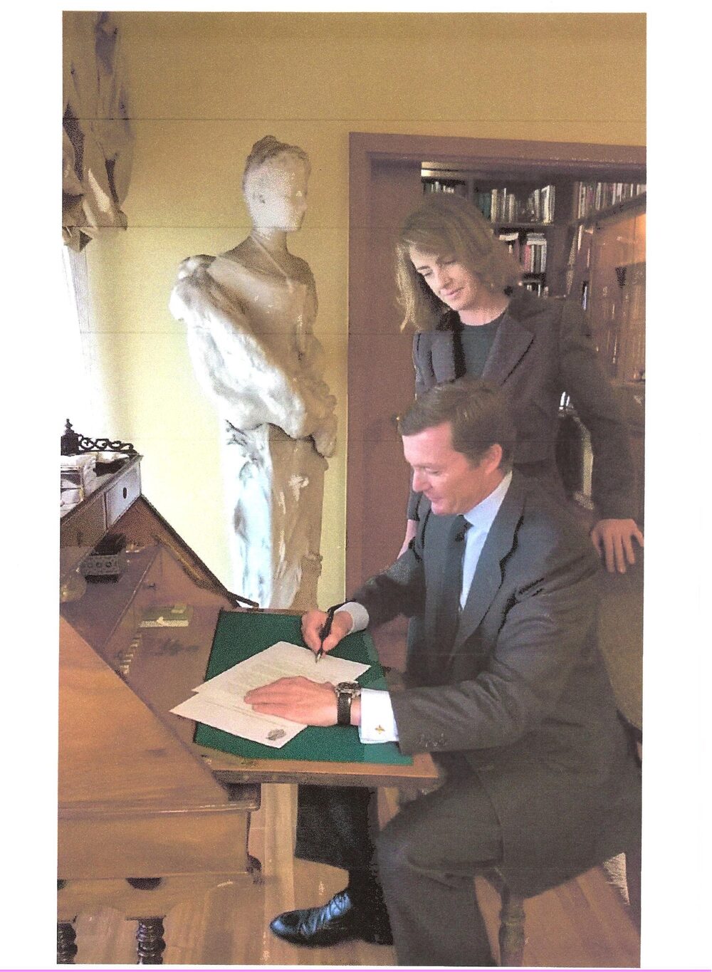 Signing of the succession document, 5 November 2015